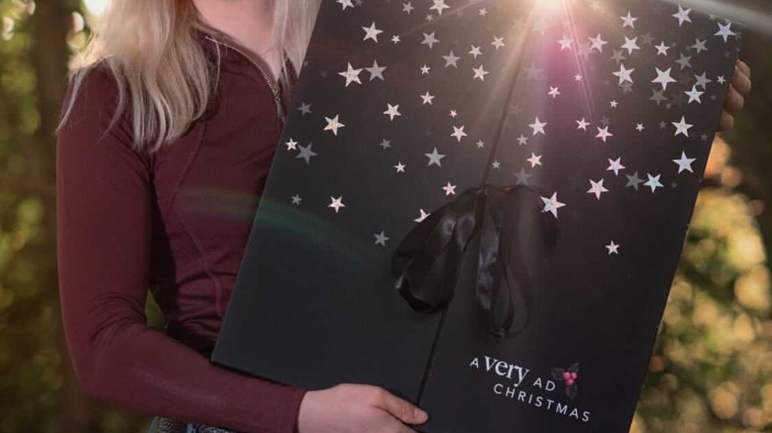 UNBOXING ADVENT WITH THIS ESME!