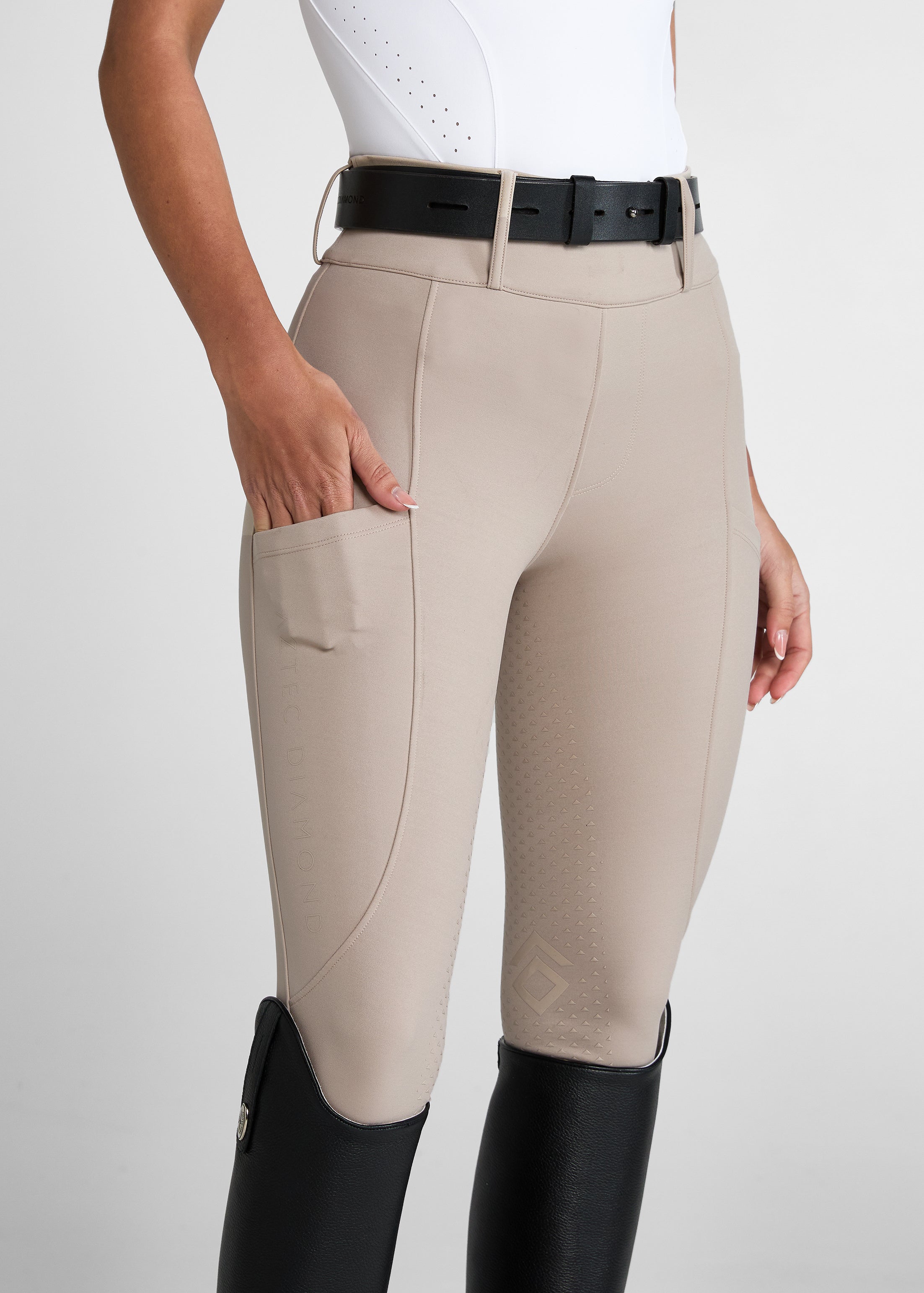 バブアーBLISSTEX TWEEDS DESPATCH RIDERS 40 RideTex® Knee Patch Competition Breeches - Tan – Equine